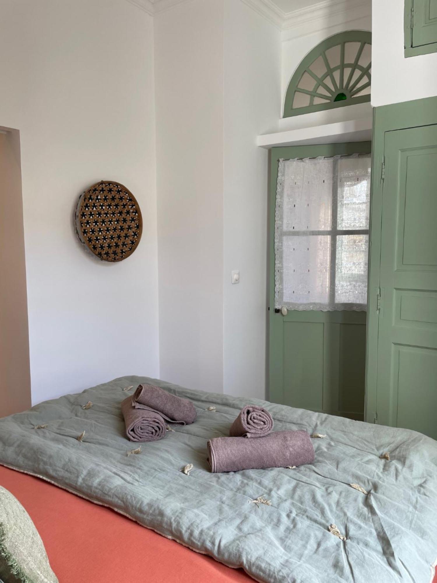 L'Ecrin De Mona Au Coeur De Lourmarin Apartment Bagian luar foto