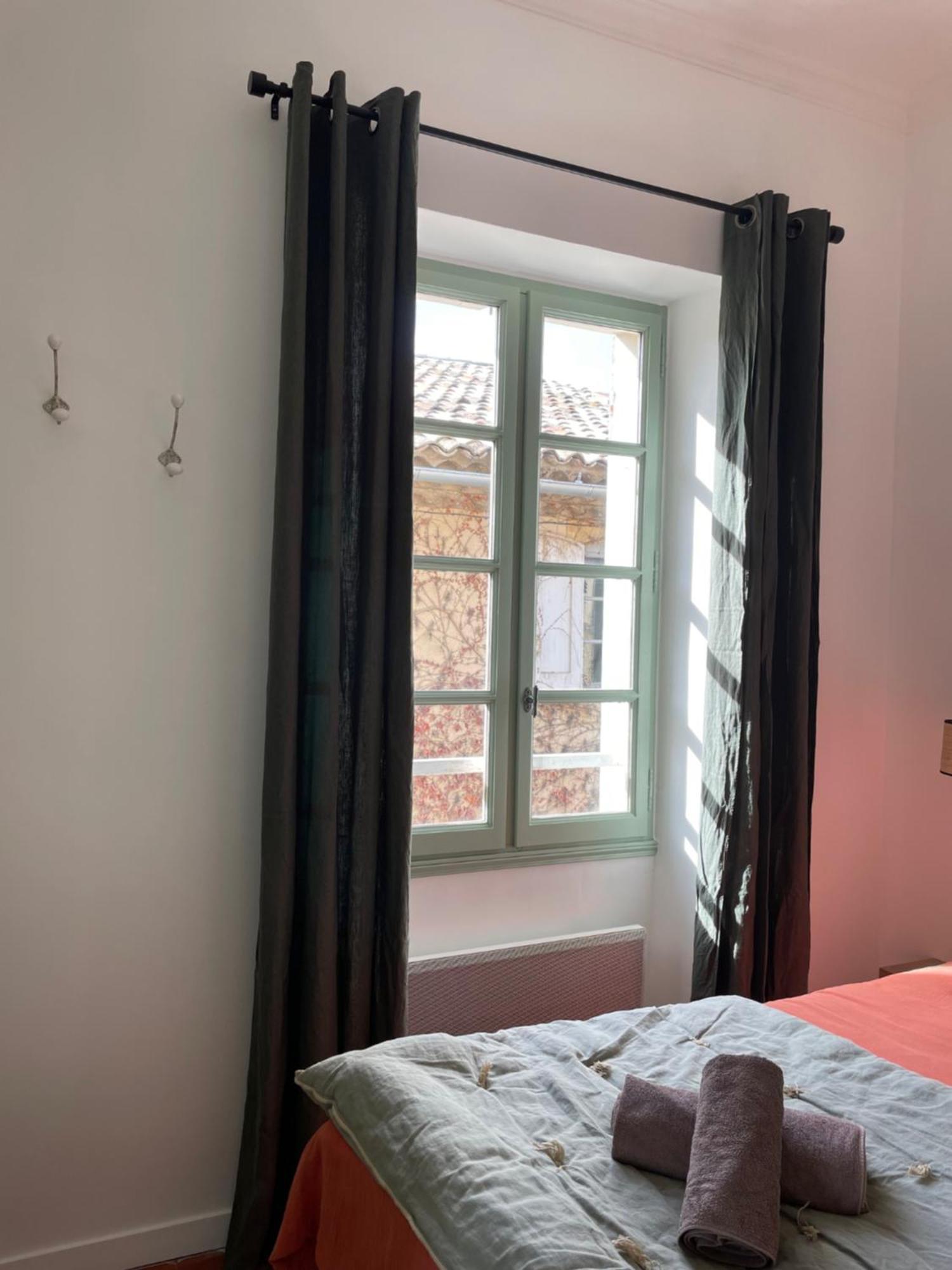 L'Ecrin De Mona Au Coeur De Lourmarin Apartment Bagian luar foto